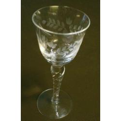 Oud wijnglas en Bavaria bierglas.