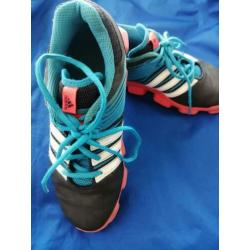 Adidas. VeldHockey schoenen maat 4 /36