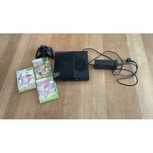 XBOX 360 incl 3 fifa jaartal 15,16,17 spellen