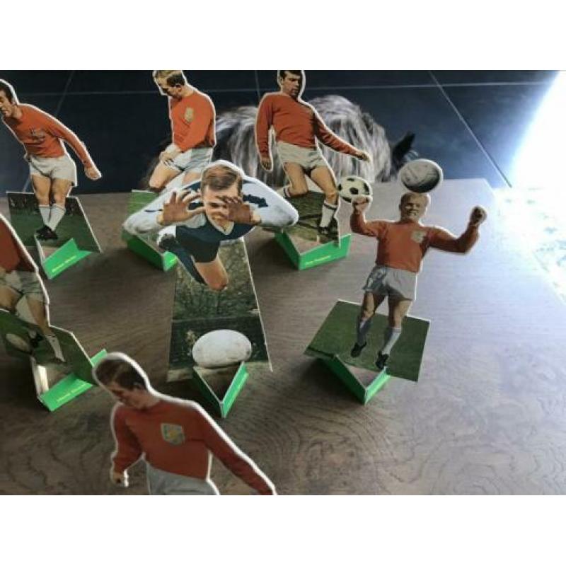 Crespa chips voetbalpoppetjes karton oud