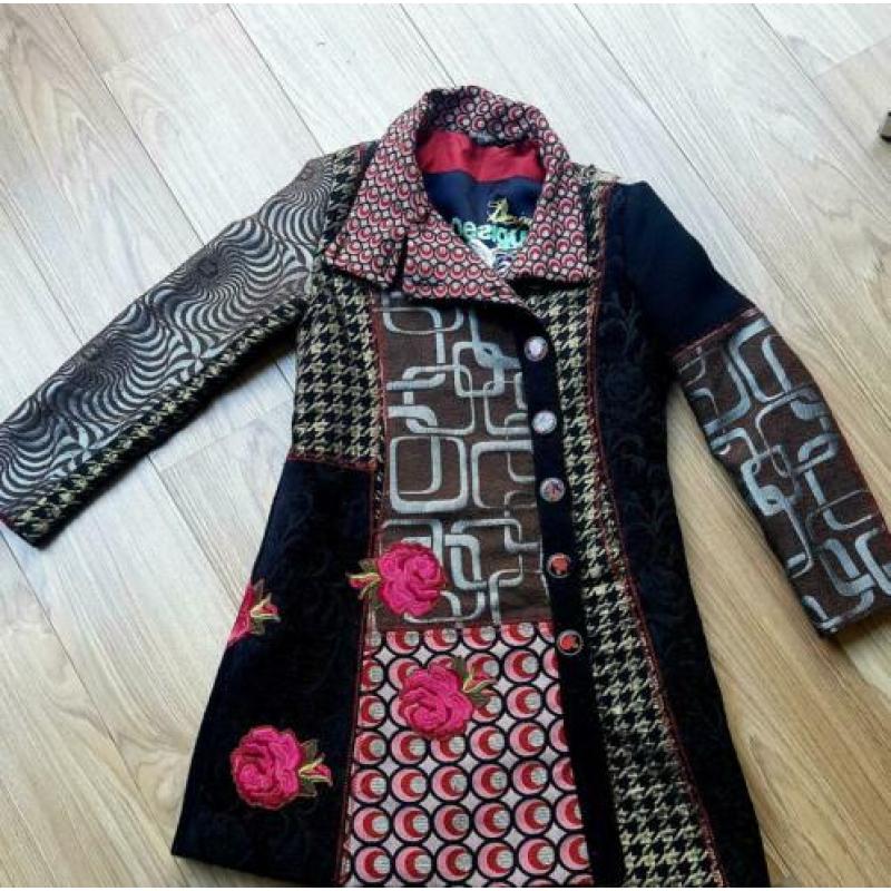 Desigual. Gave aparte voorjaars jas maat 38.