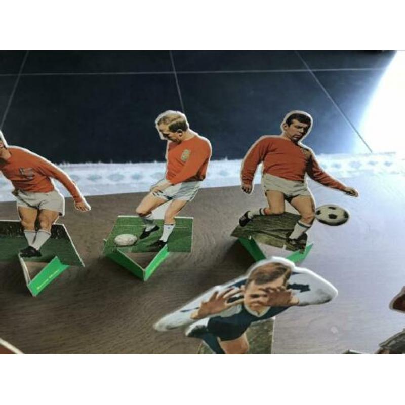 Crespa chips voetbalpoppetjes karton oud