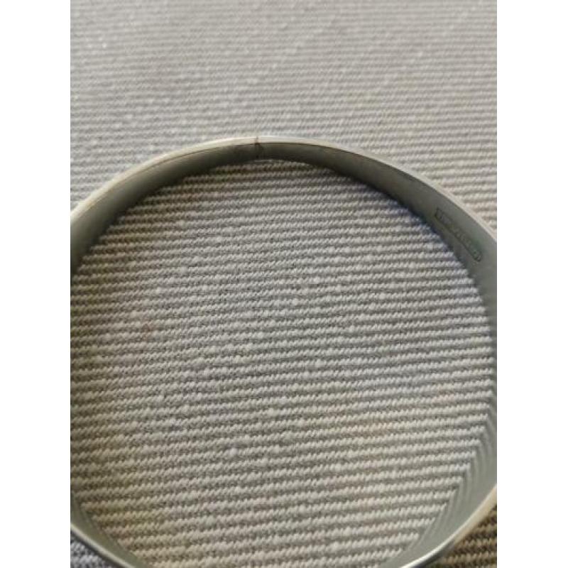 Ring maat 20 en armband van tin.