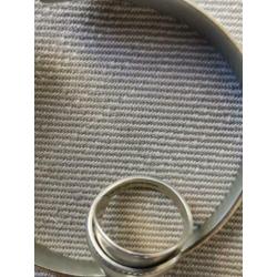 Ring maat 20 en armband van tin.