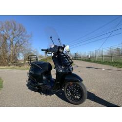 Vespa sprint full option snor 80cc malossi 4v met begrenzer.