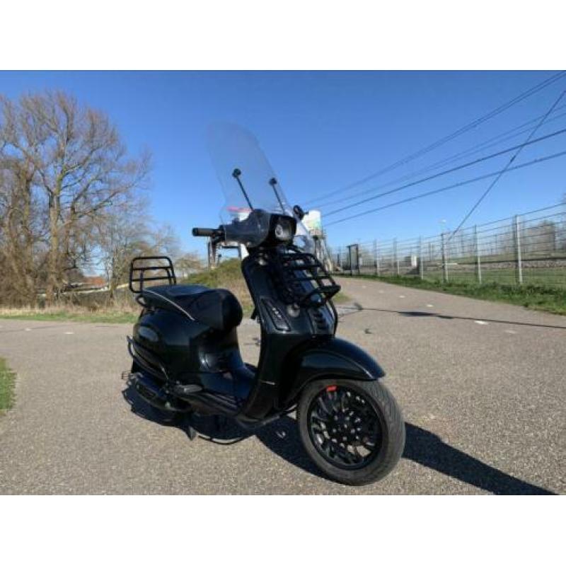 Vespa sprint full option snor 80cc malossi 4v met begrenzer.