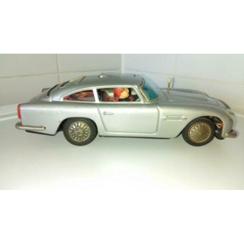 Blikken 007 Auto. James Bond. Aston Martin. Frictie. Japan.