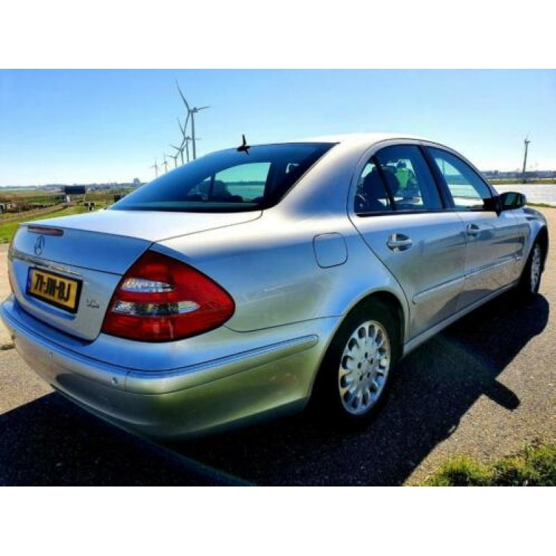 Mercedes E-Klasse 2.6 E240 Sedan AUT 2002 Grijs