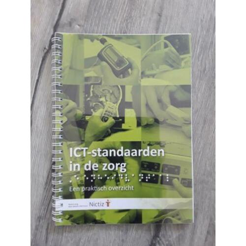 Diverse studieboeken voor in de zorg