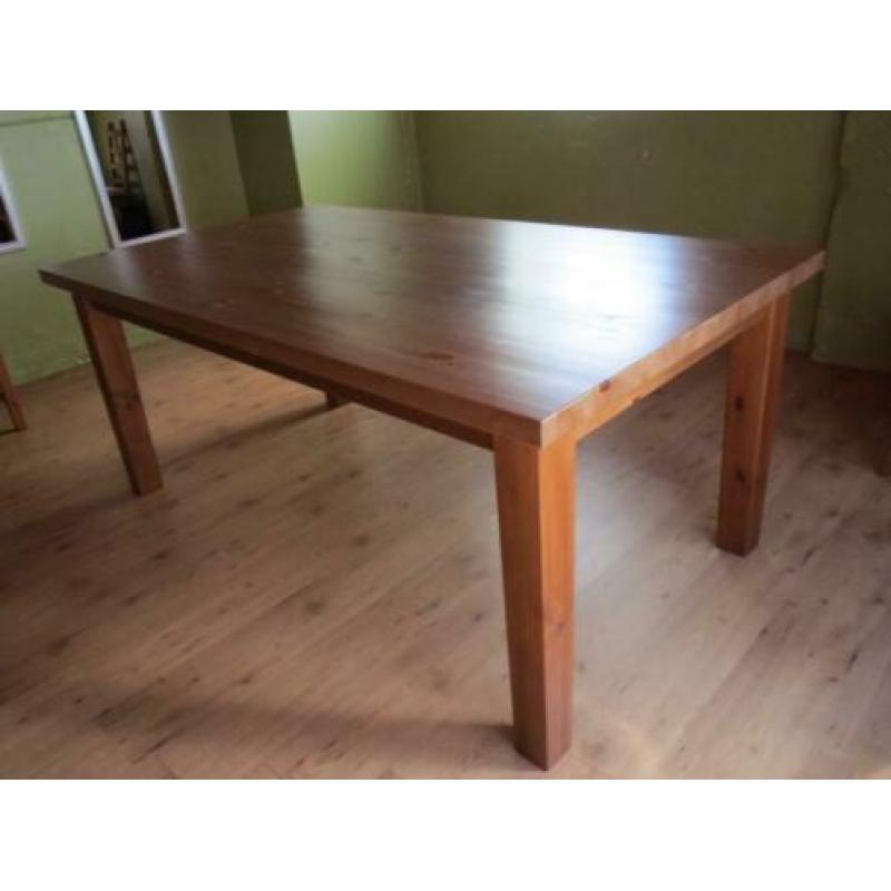 Eetkamertafel met 6 stoelen