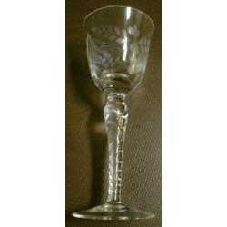Oud wijnglas en Bavaria bierglas.