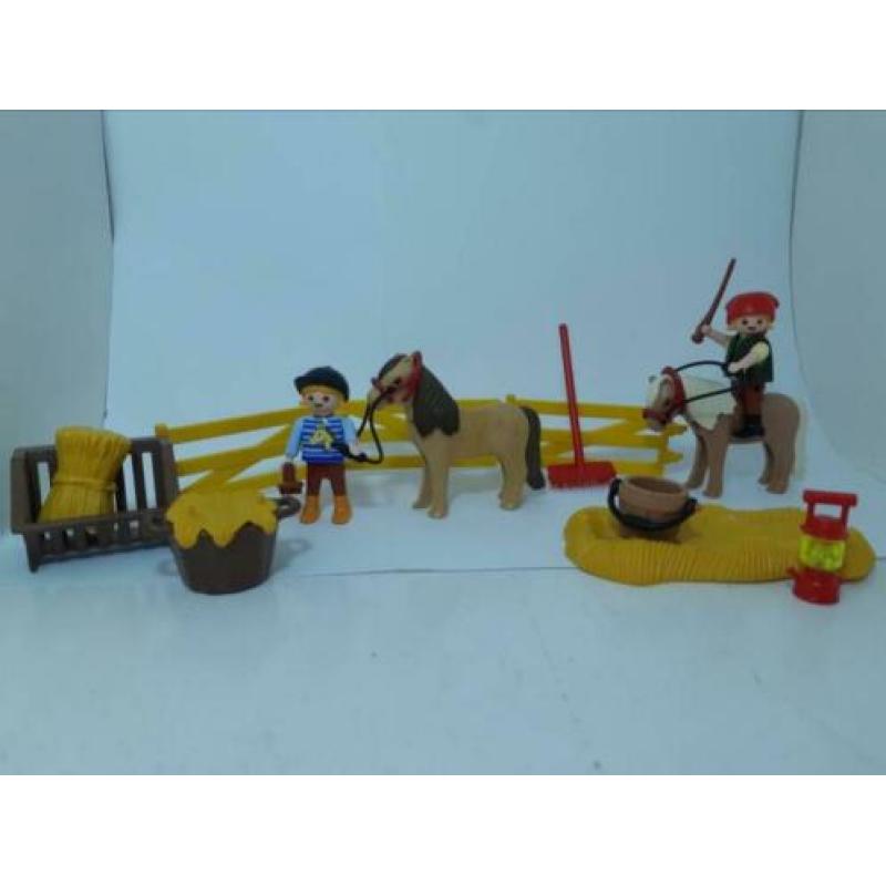 Playmobil mange ponies met ruiters
