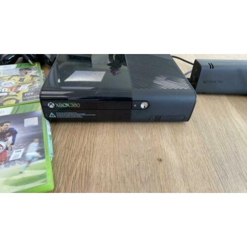 XBOX 360 incl 3 fifa jaartal 15,16,17 spellen
