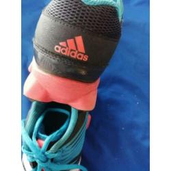 Adidas. VeldHockey schoenen maat 4 /36