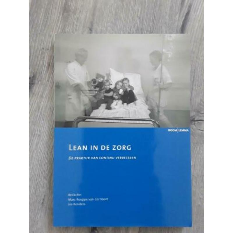 Diverse studieboeken voor in de zorg