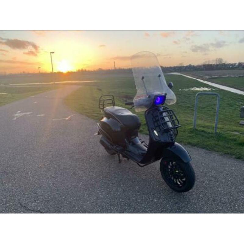 Vespa sprint full option snor 80cc malossi 4v met begrenzer.