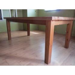 Eetkamertafel met 6 stoelen