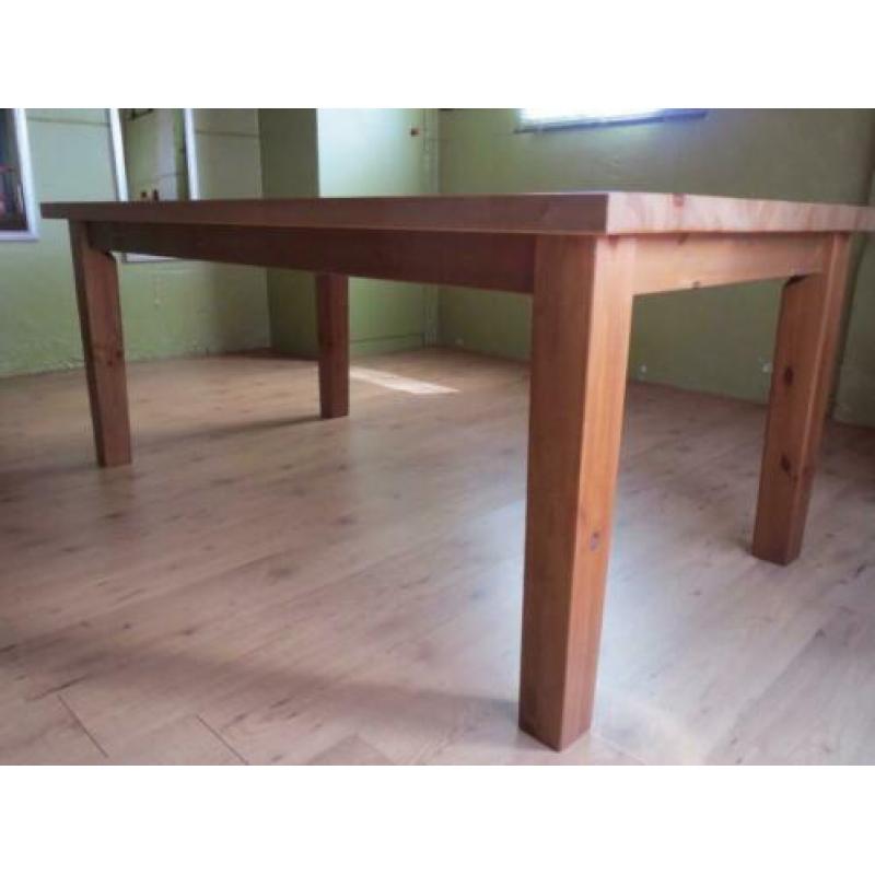 Eetkamertafel met 6 stoelen