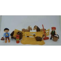Playmobil mange ponies met ruiters