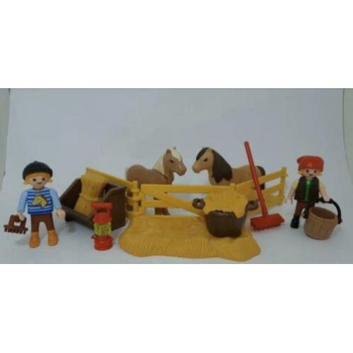 Playmobil mange ponies met ruiters