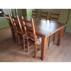 Eetkamertafel met 6 stoelen