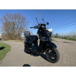 Vespa sprint full option snor 80cc malossi 4v met begrenzer.