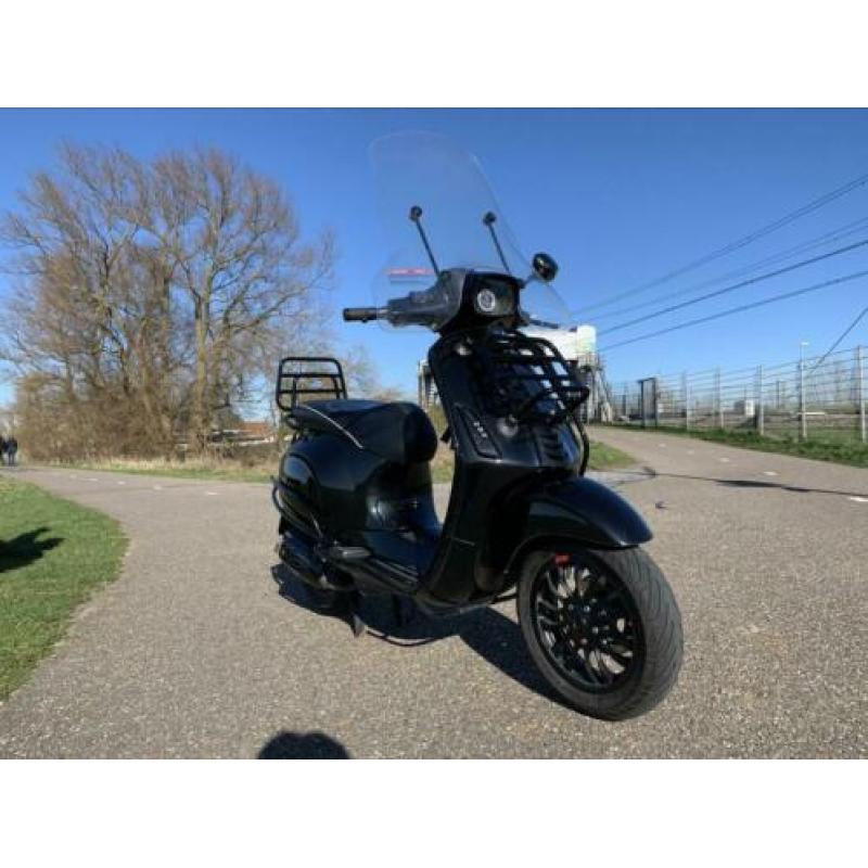 Vespa sprint full option snor 80cc malossi 4v met begrenzer.