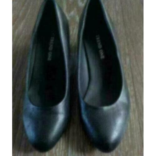 Pumps voor grote of kleine dame mt 36 als nieuw,lage hak
