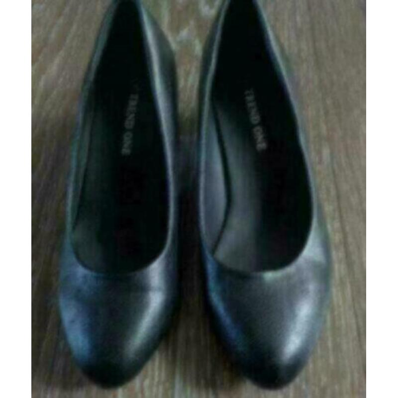 Pumps voor grote of kleine dame mt 36 als nieuw,lage hak