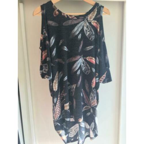 Voyelles: Lange glitter top met verenprint (S/M)