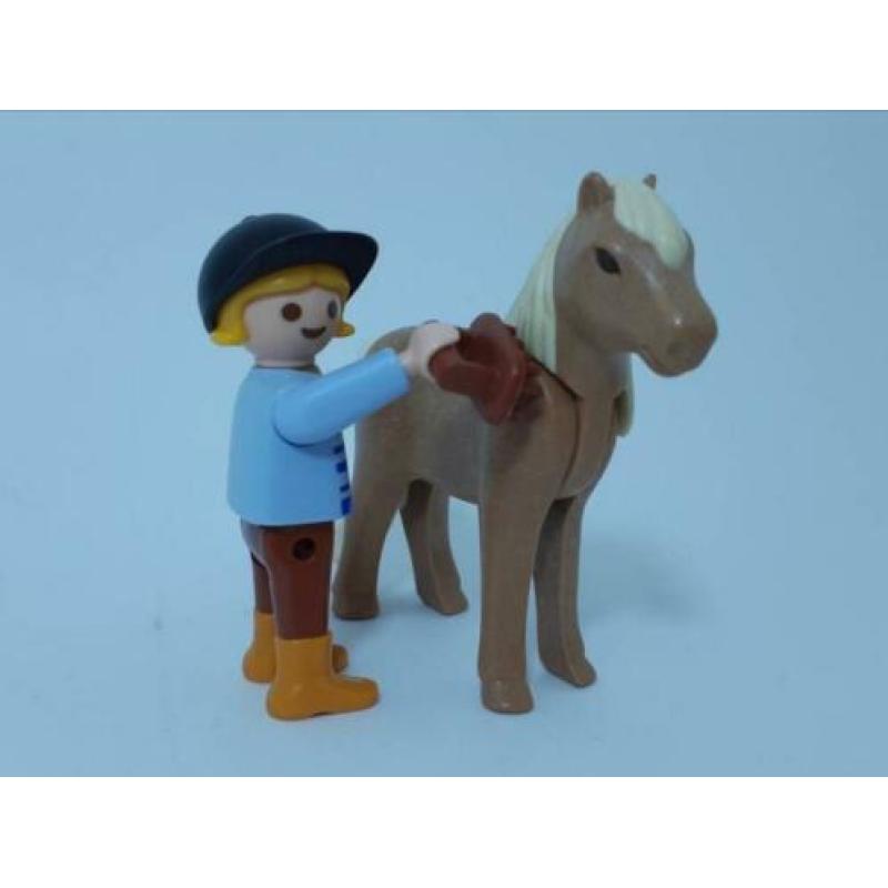 Playmobil mange ponies met ruiters