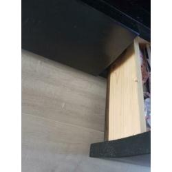 Mooi zwart eiken hout tv meubel 180cm breed. Goede kwaliteit