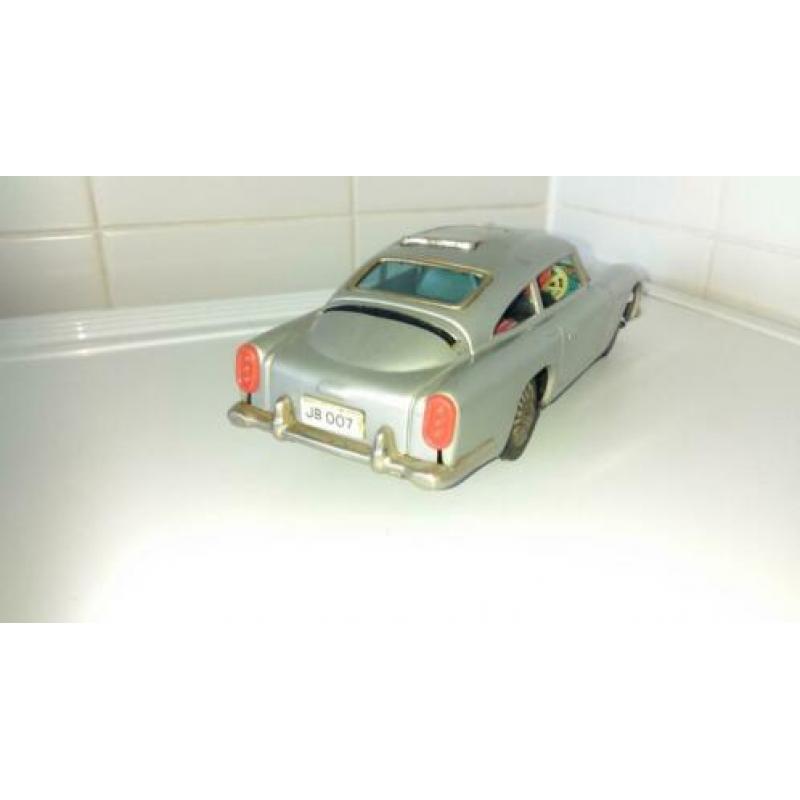 Blikken 007 Auto. James Bond. Aston Martin. Frictie. Japan.