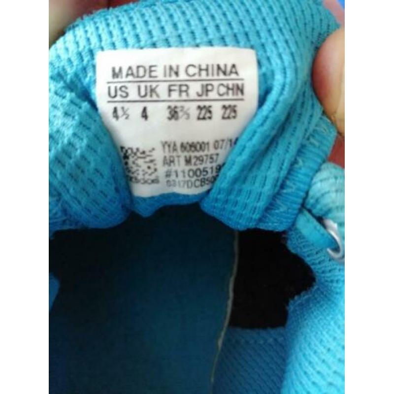 Adidas. VeldHockey schoenen maat 4 /36