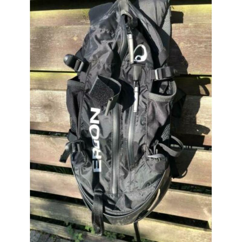 Zwarte Ergon rugzak BA1 men 16 liter