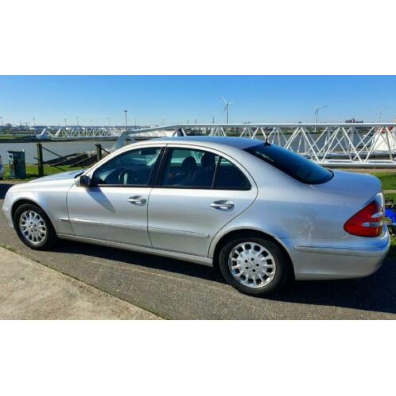 Mercedes E-Klasse 2.6 E240 Sedan AUT 2002 Grijs