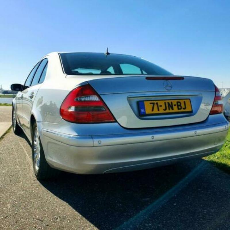 Mercedes E-Klasse 2.6 E240 Sedan AUT 2002 Grijs