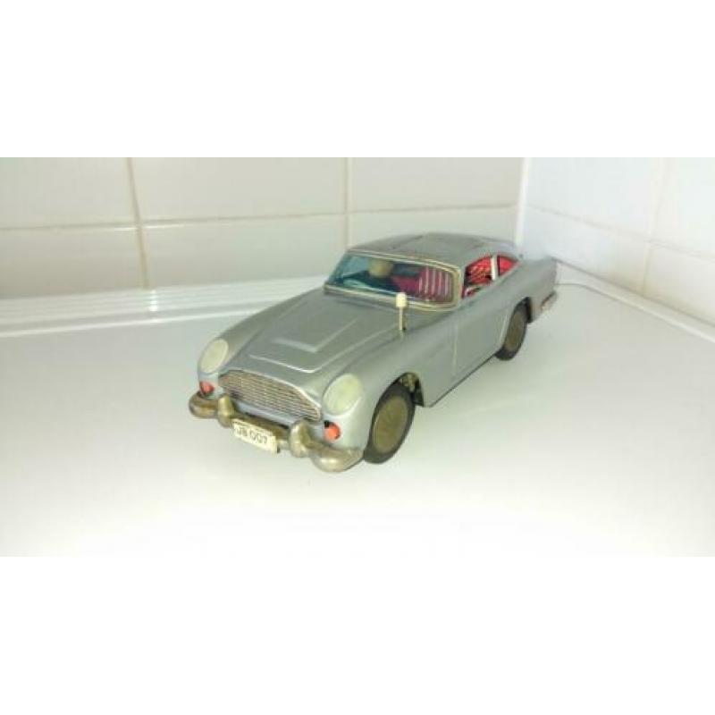 Blikken 007 Auto. James Bond. Aston Martin. Frictie. Japan.