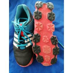Adidas. VeldHockey schoenen maat 4 /36