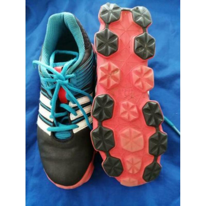 Adidas. VeldHockey schoenen maat 4 /36
