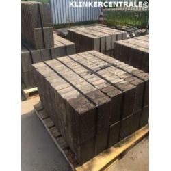 400m2 grijs met zwarte spikkel betontegels 30x30x7cm terrast