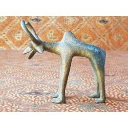 Mooi antiek Oosters brons beeldje van een heilige stier 8 cm
