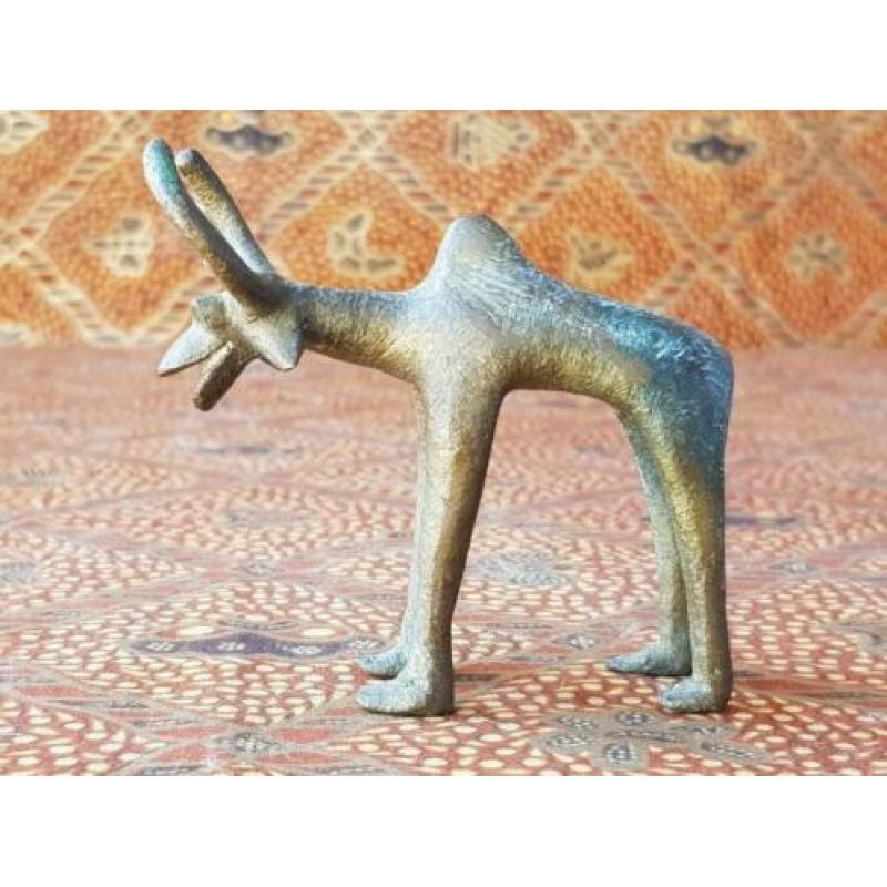 Mooi antiek Oosters brons beeldje van een heilige stier 8 cm