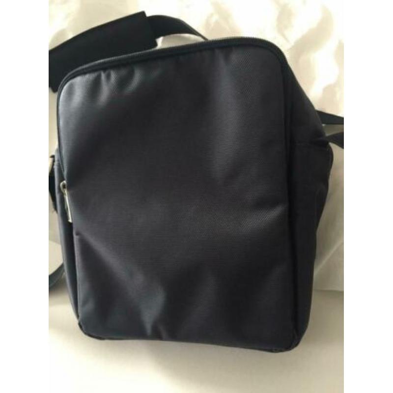Verstelbare samsonite schoudertas met veel vakken.