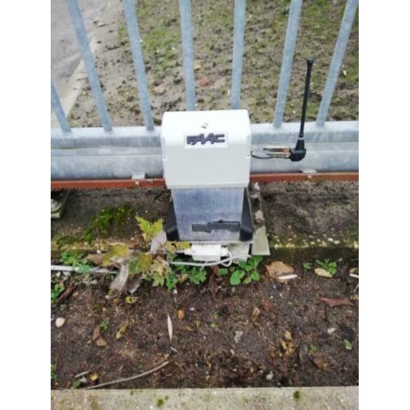 Ruim 5 meter breed electrisch tuinhek