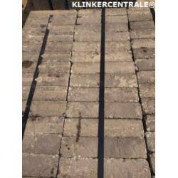 400m2 grijs met zwarte spikkel betontegels 30x30x7cm terrast