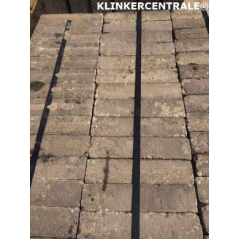 400m2 grijs met zwarte spikkel betontegels 30x30x7cm terrast