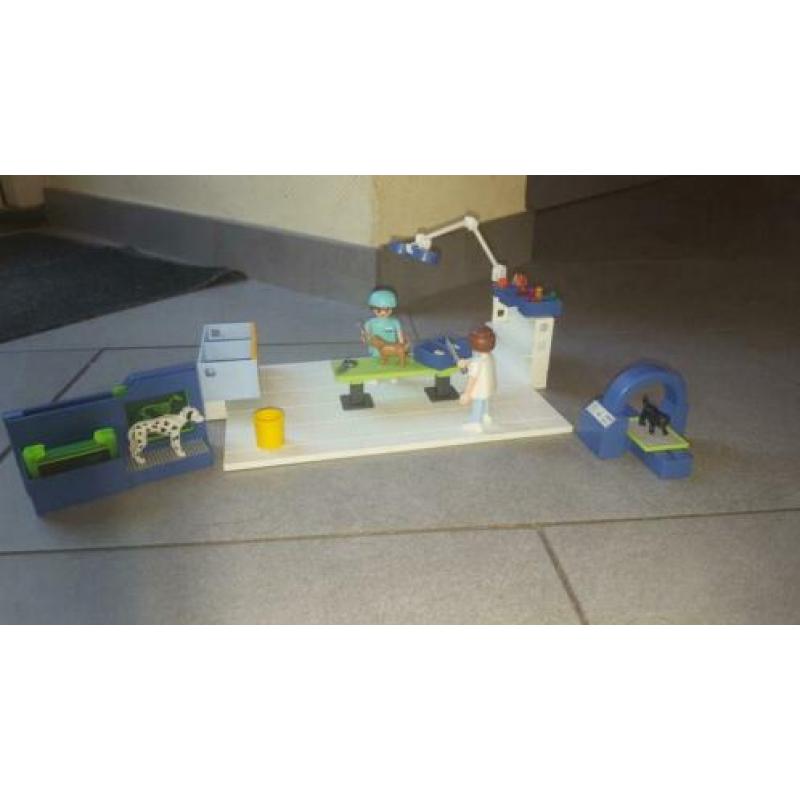 Grote playmobil dierenarts praktijk compleet
