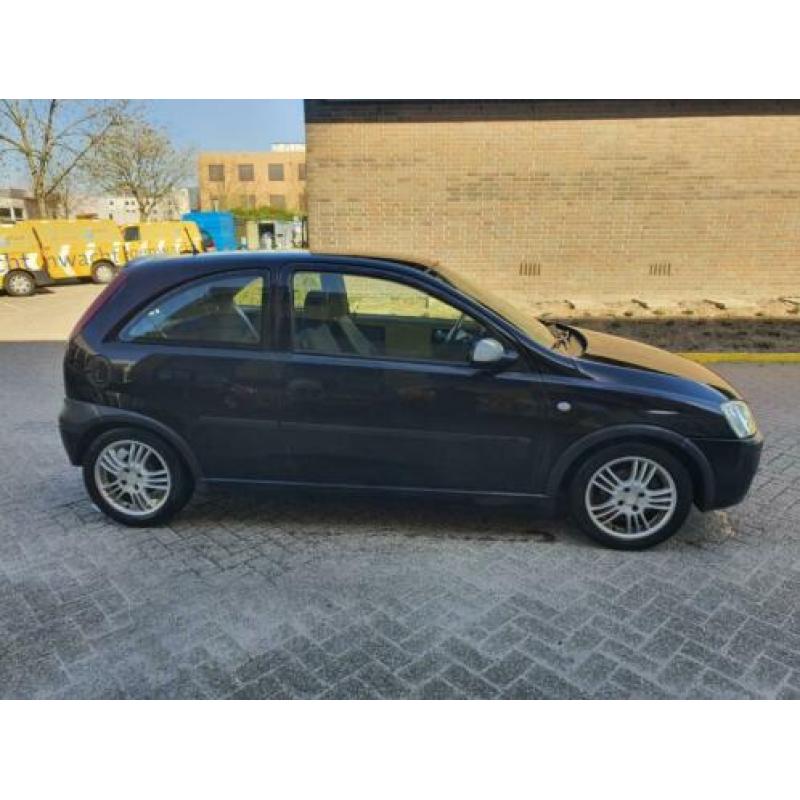Opel Corsa Sport 1.4 I 16V 3D 2002 Zwart