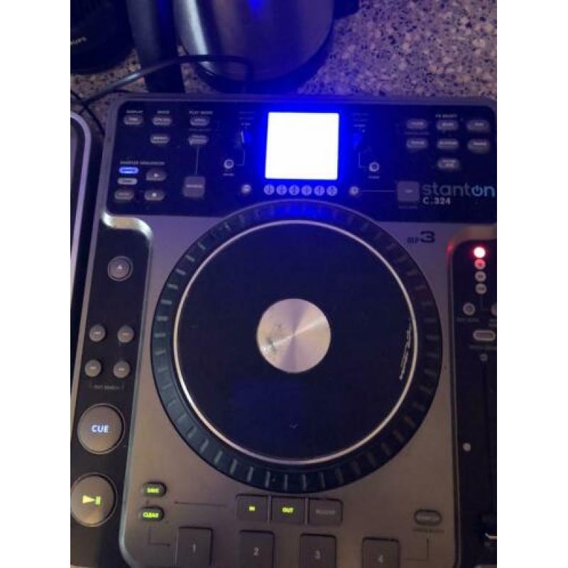 Stanton -324 dj set tafels
